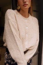 Load image into Gallery viewer, Cardigan beige
