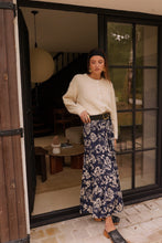 Load image into Gallery viewer, Cardigan beige
