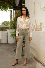 Load image into Gallery viewer, Trousers light khaki
