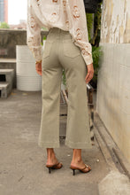 Load image into Gallery viewer, Trousers light khaki
