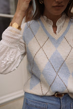 Load image into Gallery viewer, Knitted vest
