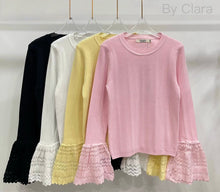 Load image into Gallery viewer, Knitted top off white
